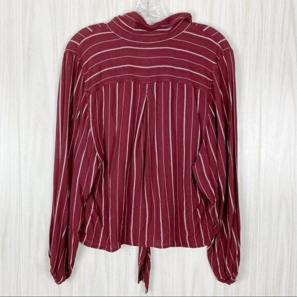 American Eagle | Stripe Tie Front Button Down Size Small - Picture 2 of 4